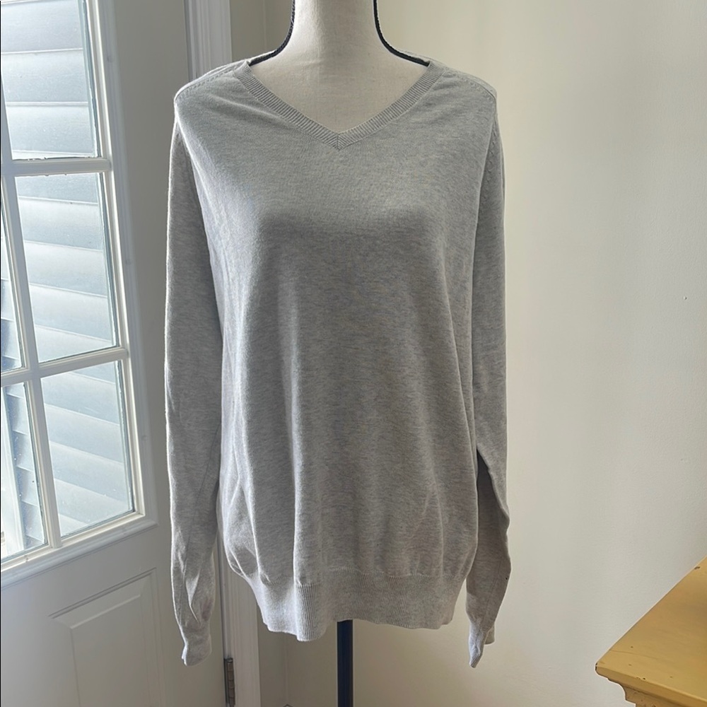 Old Navy Gray V-Neck Sweater Men’s XXL. NEW!